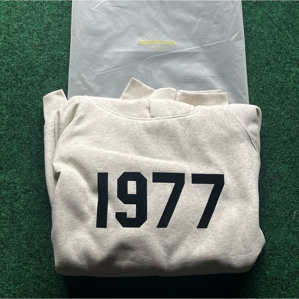 1977 essentials hoodie